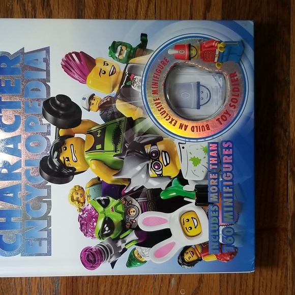 Lego Minifigures Character Encyclopedia Book - Picture 3 of 8